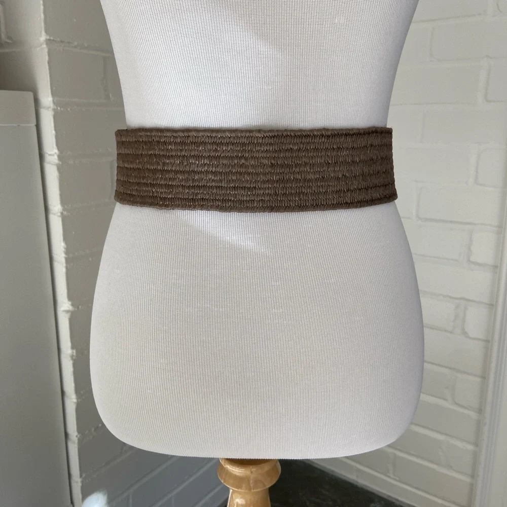 Womens Size S/M Classic Brown Woven Belt Crocodile Pattern Buckle